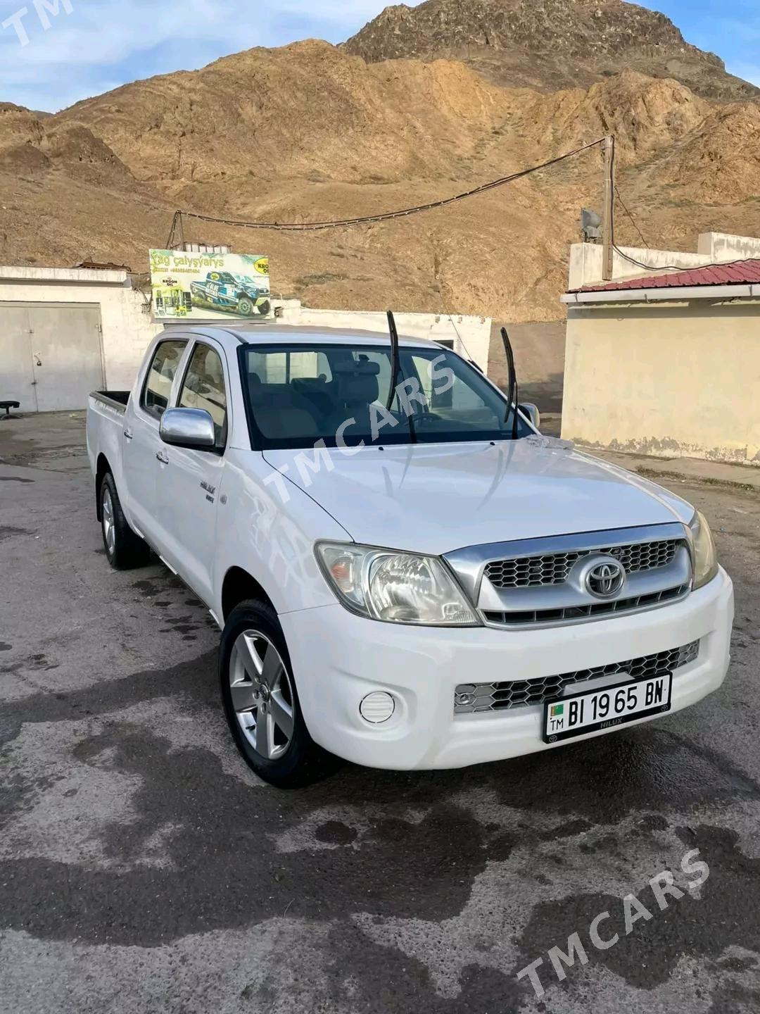 Toyota Hilux 2011 - 345 000 TMT - Туркменбаши - img 7