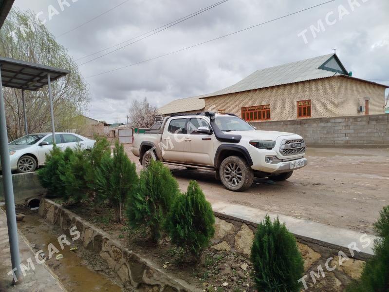 Toyota Tacoma 2018 - 410 000 TMT - Şabat etr. - img 5