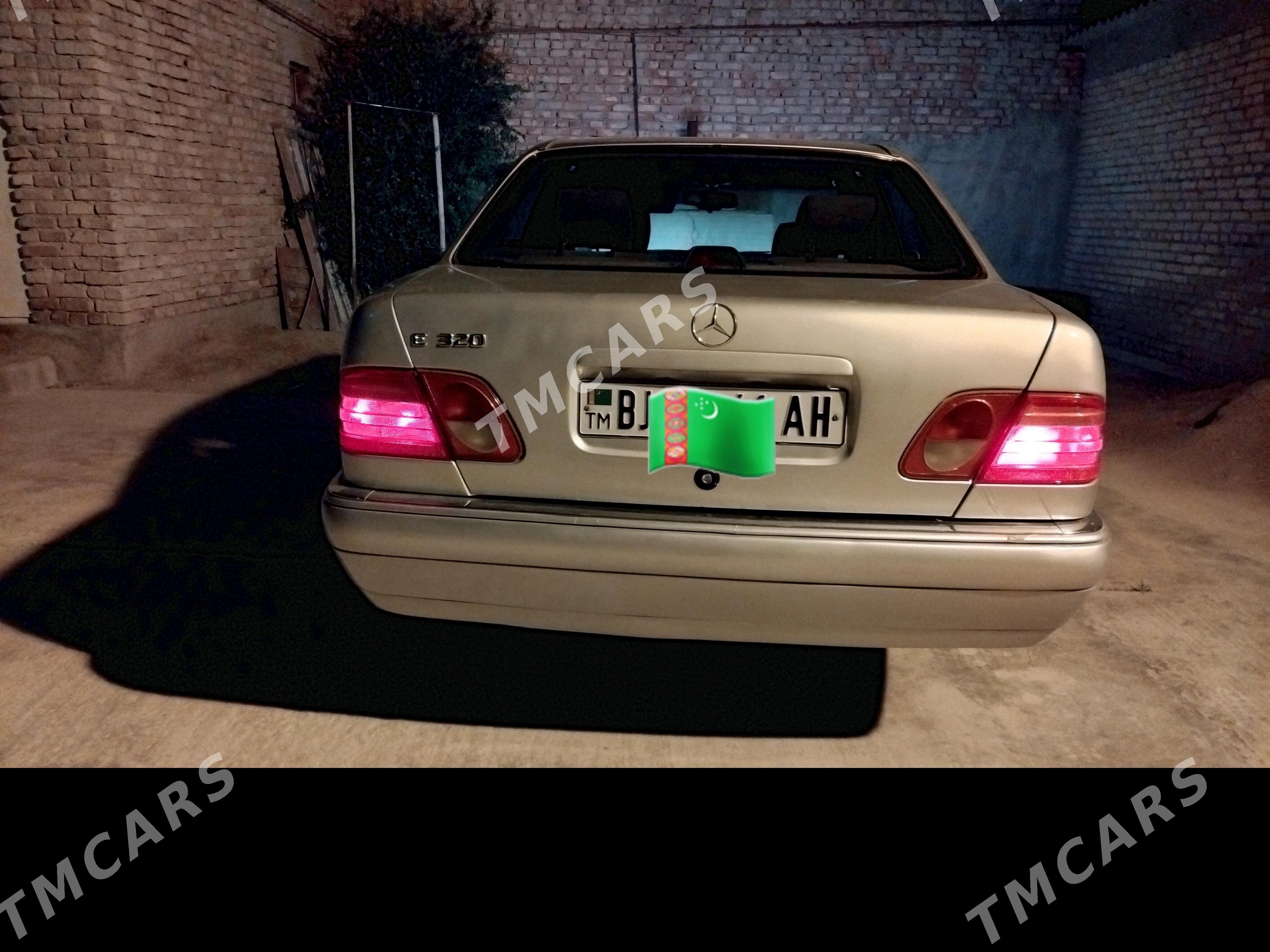 Mercedes-Benz E320 1997 - 75 000 TMT - Кака - img 4