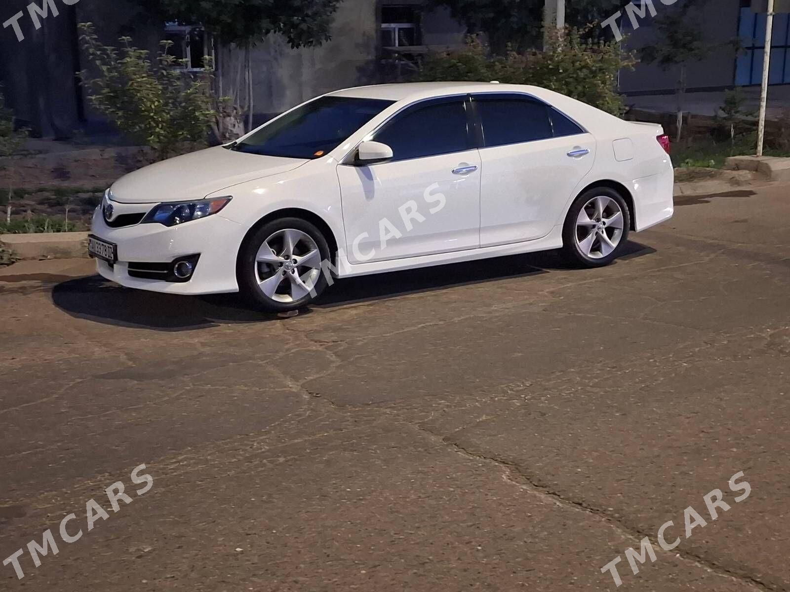 Toyota Camry 2012 - 250 000 TMT - Дашогуз - img 4