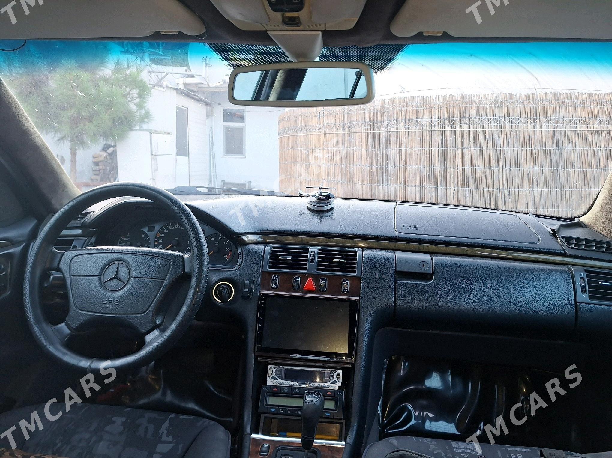 Mercedes-Benz C320 1999 - 85 000 TMT - Джебел - img 3