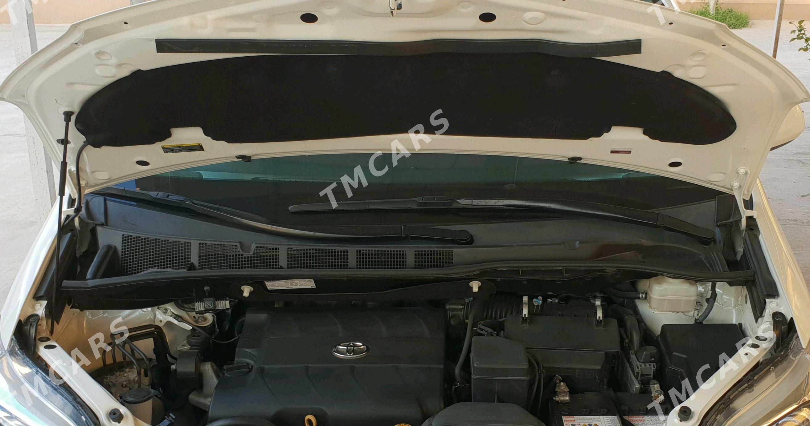 Toyota Sienna 2015 - 340 000 TMT - Багир - img 9