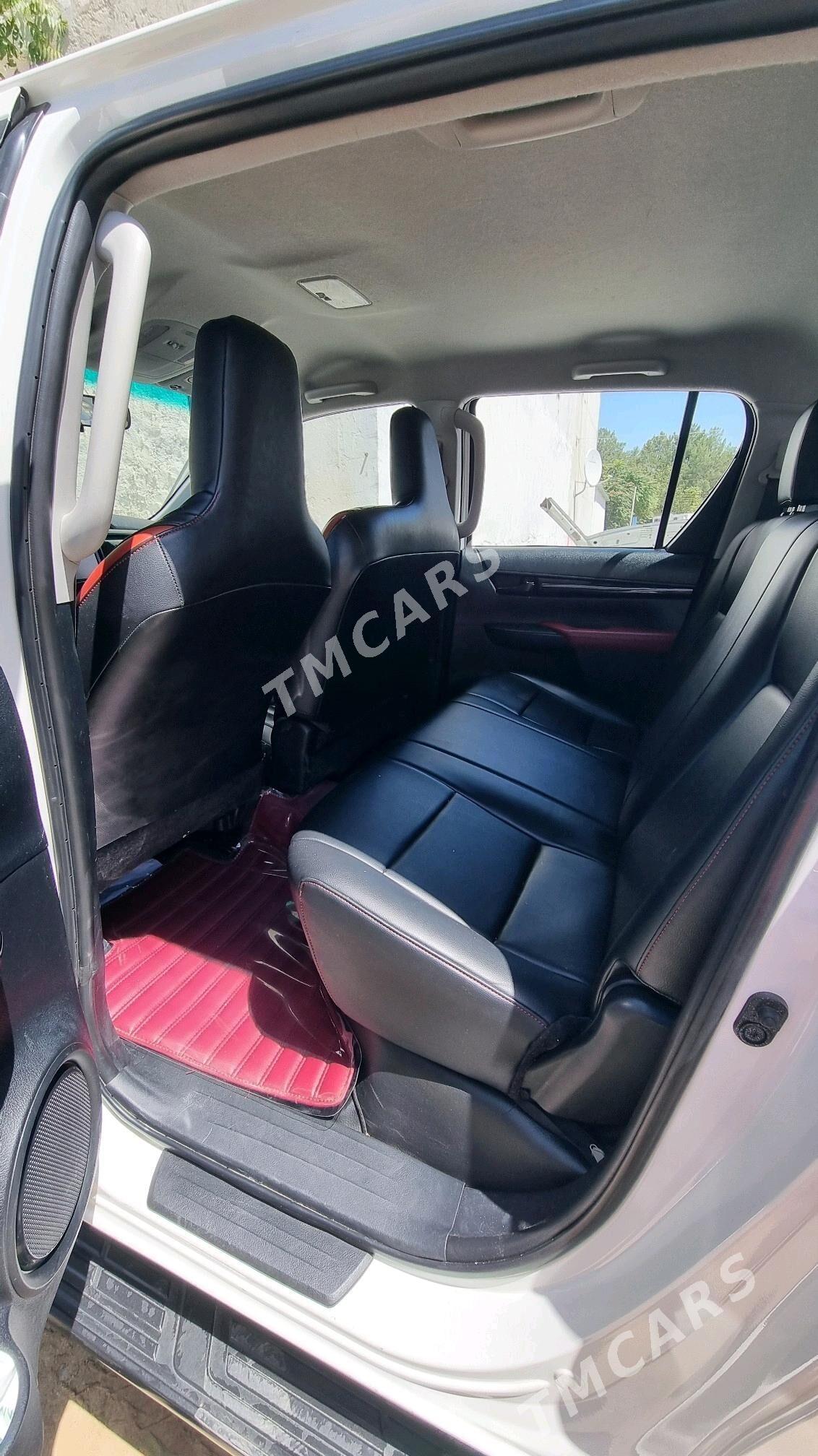 Toyota Hilux 2018 - 460 000 TMT - Aşgabat - img 3