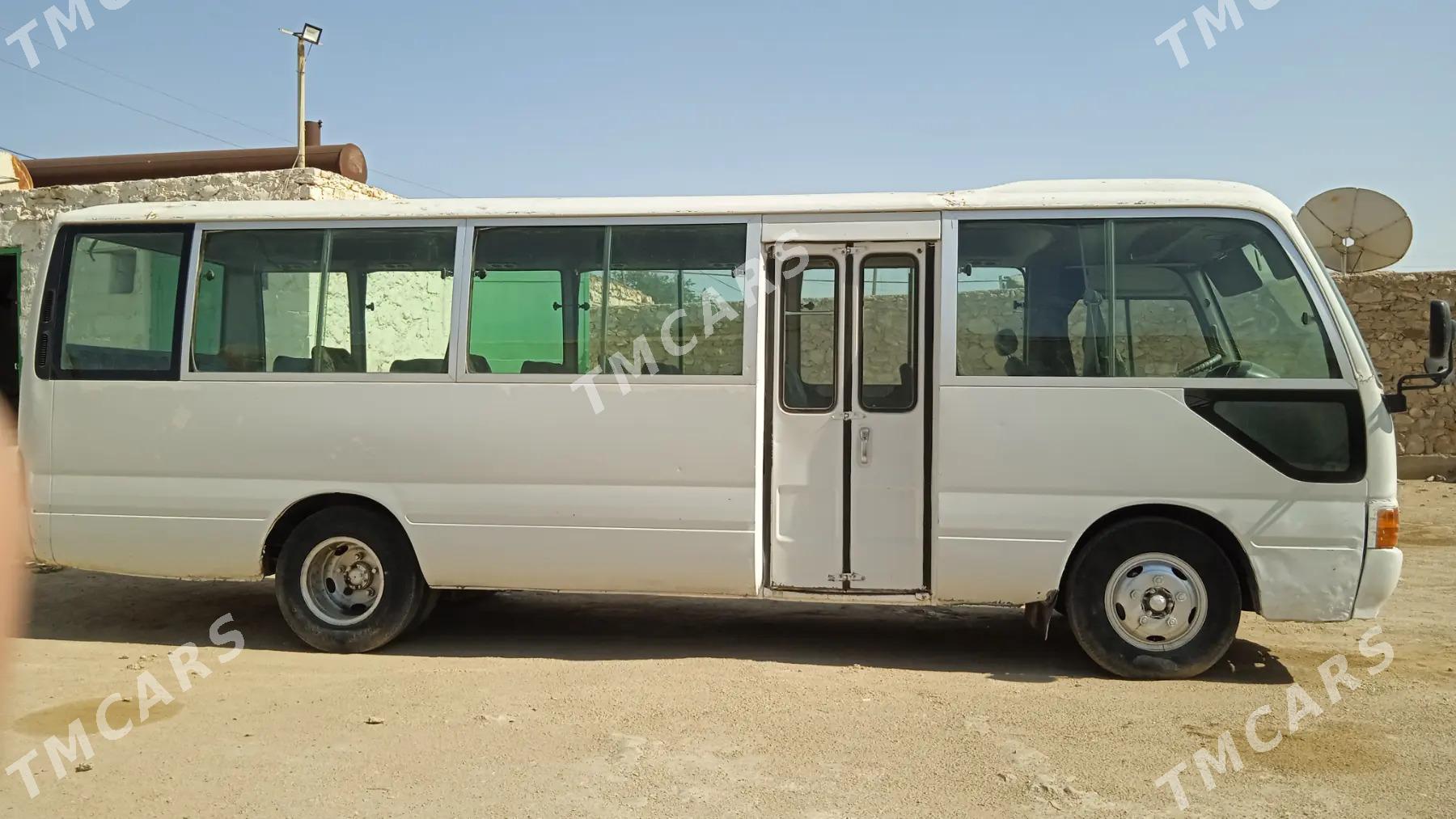 Toyota Coaster 2001 - 200 000 TMT - Jebel - img 3