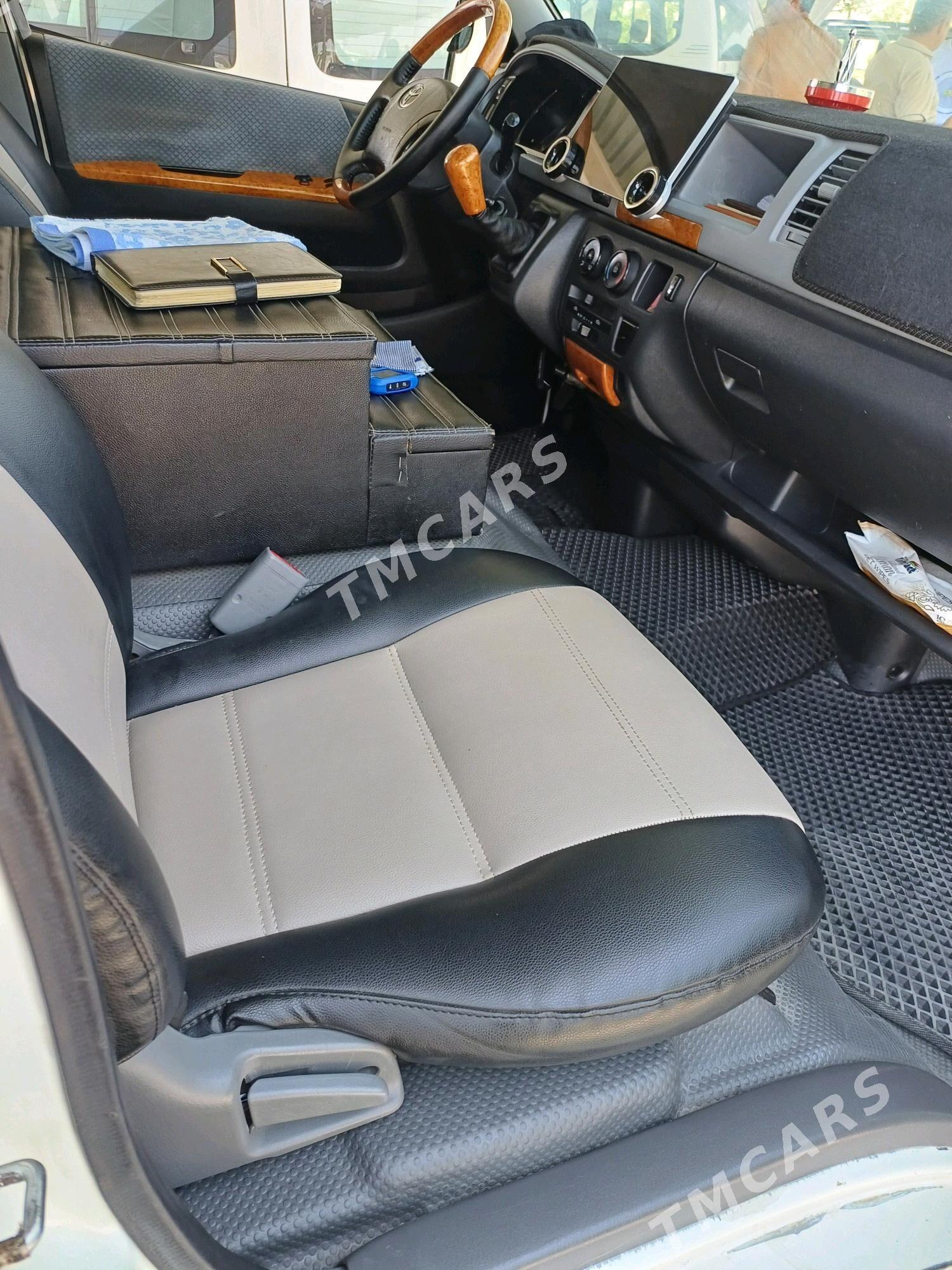 Toyota Hiace 2009 - 460 000 TMT - Balkanabat - img 6