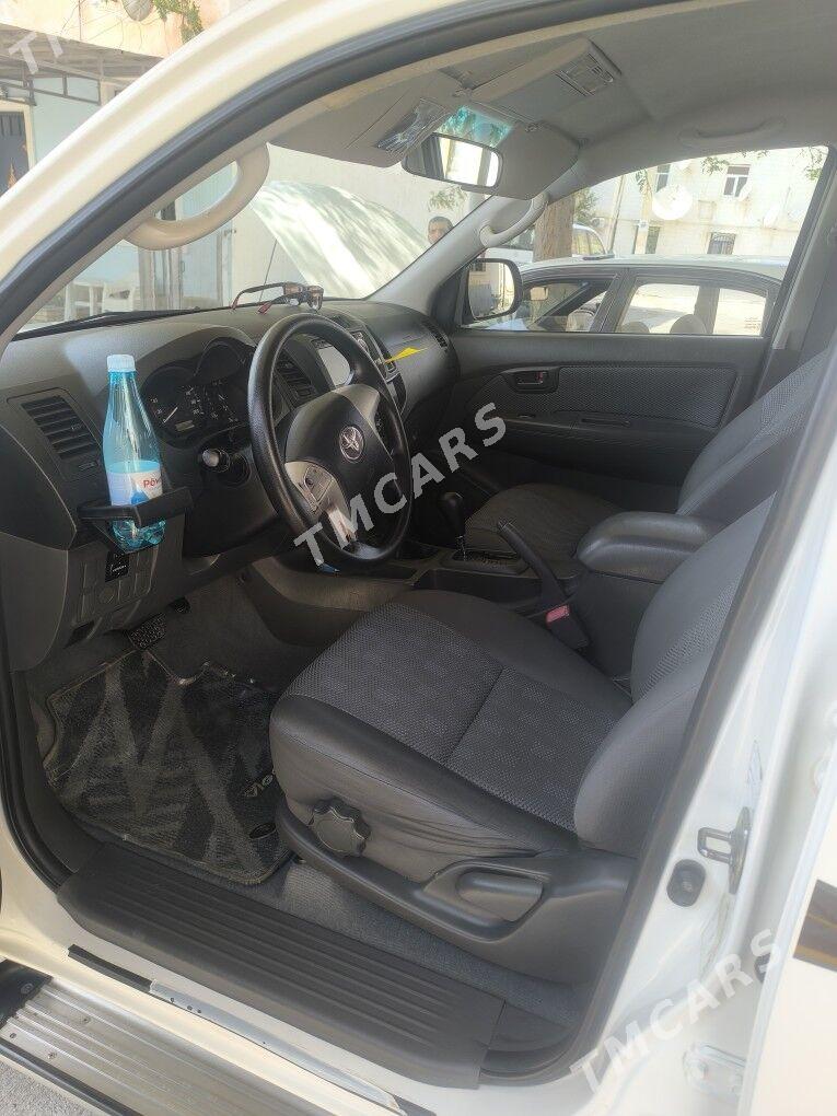 Toyota Hilux 2015 - 420 000 TMT - Туркменбаши - img 5