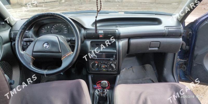 Opel Astra 1993 - 30 000 TMT - Дашогуз - img 4