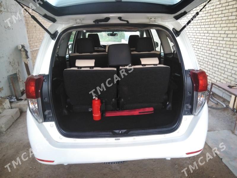 Toyota Innova 2020 - 250 000 TMT - Türkmenabat - img 7