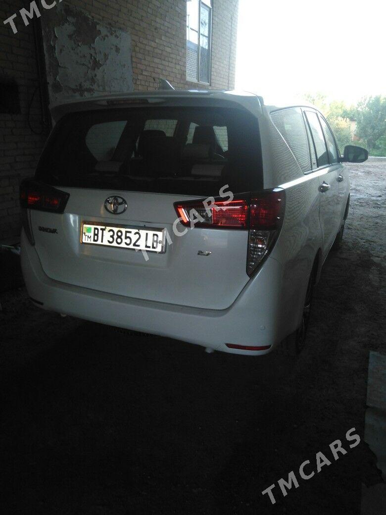 Toyota Innova 2020 - 250 000 TMT - Türkmenabat - img 8