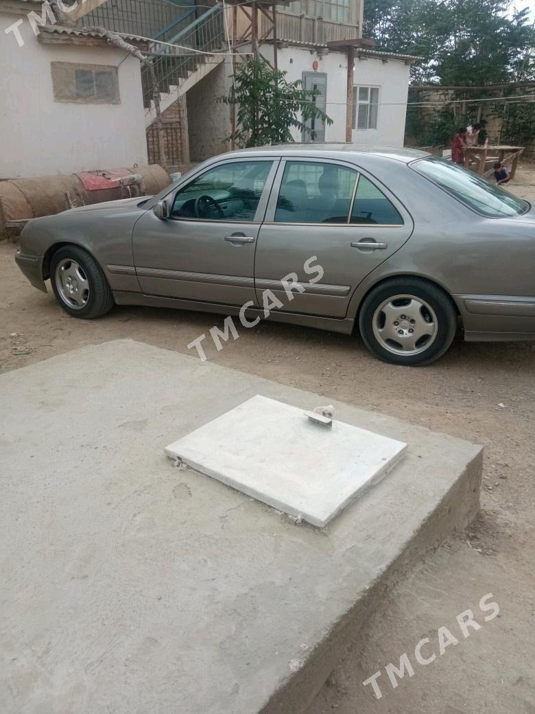 Mercedes-Benz 300E 2001 - 100 000 TMT - Хазар - img 5
