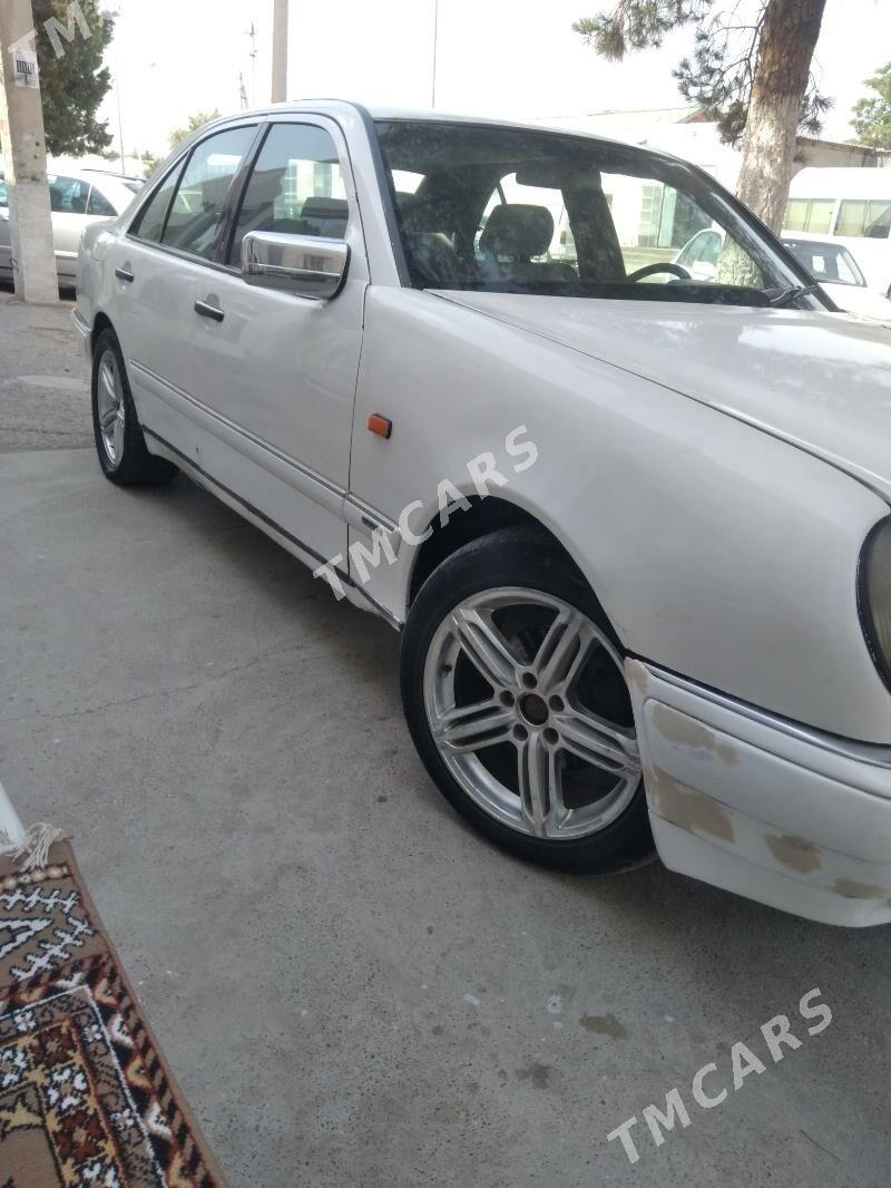 Mercedes-Benz 230E 1997 - 30 000 TMT - Gyzylarbat - img 3