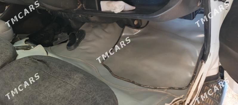 Toyota Hiace 2006 - 200 000 TMT - Mary - img 4