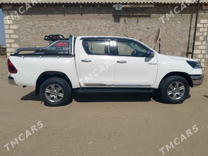 Toyota Hilux 2022 - 585 000 TMT - Türkmenbaşy - img 6