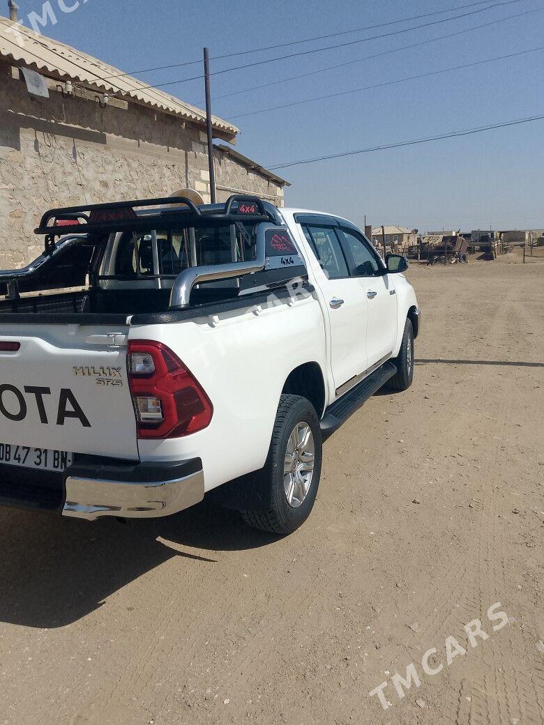 Toyota Hilux 2022 - 585 000 TMT - Türkmenbaşy - img 4