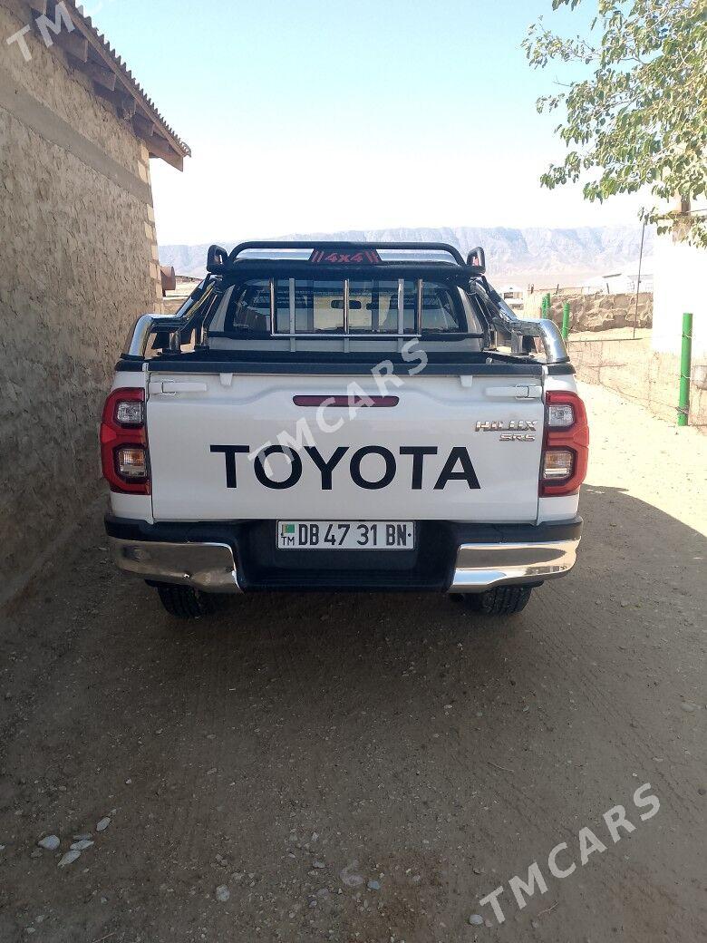 Toyota Hilux 2022 - 585 000 TMT - Türkmenbaşy - img 2