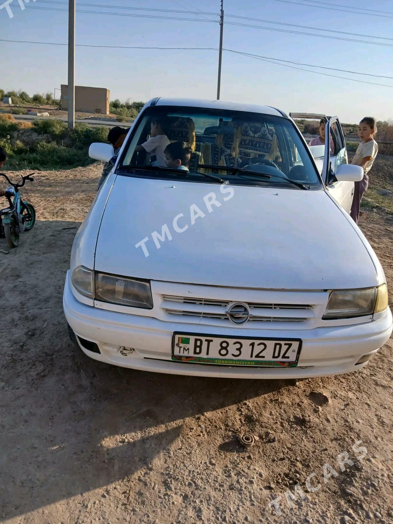 Opel Astra 1994 - 32 000 TMT - Рухубелентский этрап - img 2