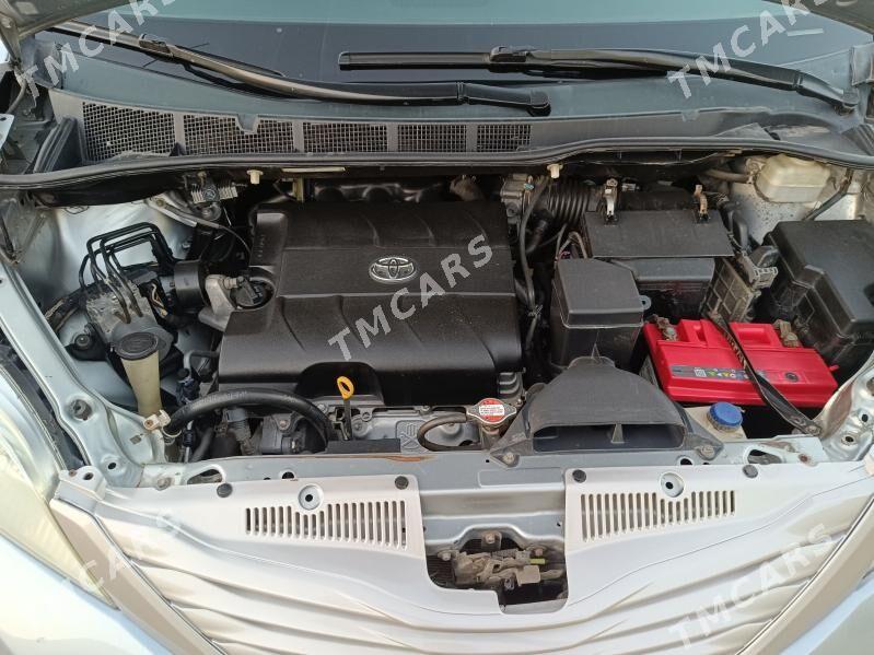 Toyota Sienna 2010 - 295 000 TMT - Мары - img 6