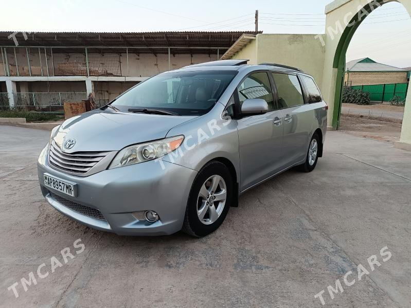 Toyota Sienna 2010 - 295 000 TMT - Мары - img 9