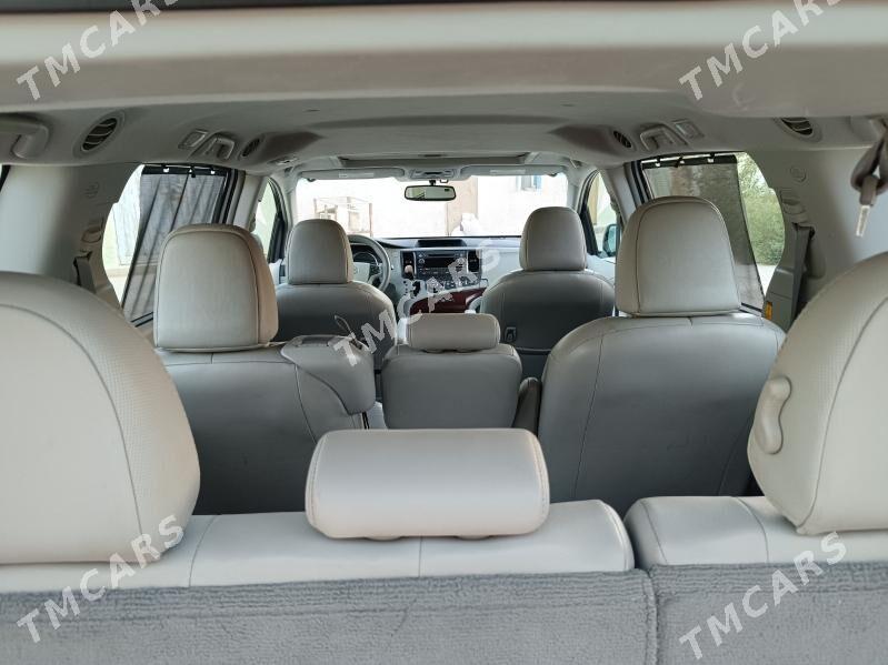 Toyota Sienna 2010 - 295 000 TMT - Мары - img 8