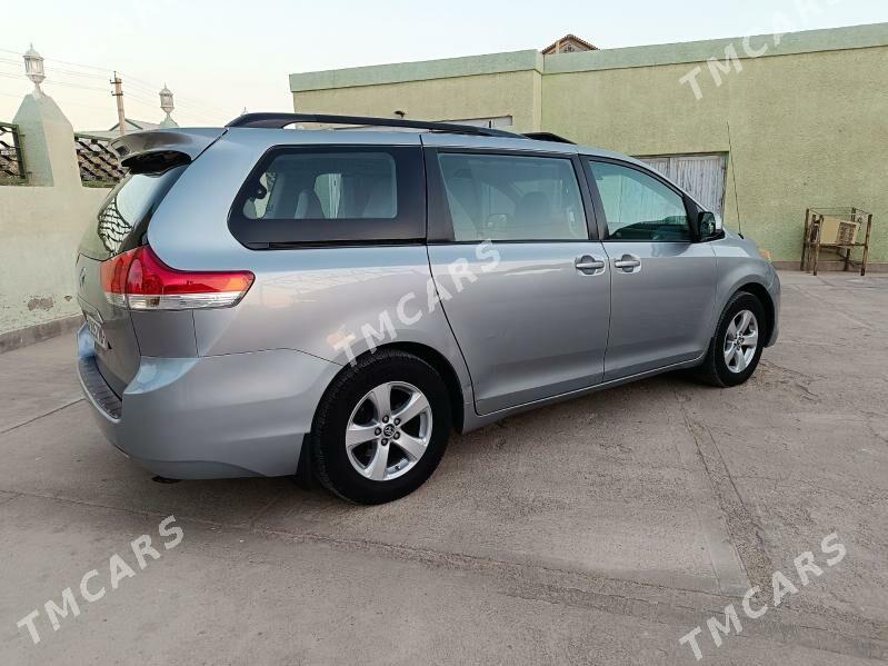 Toyota Sienna 2010 - 295 000 TMT - Мары - img 2