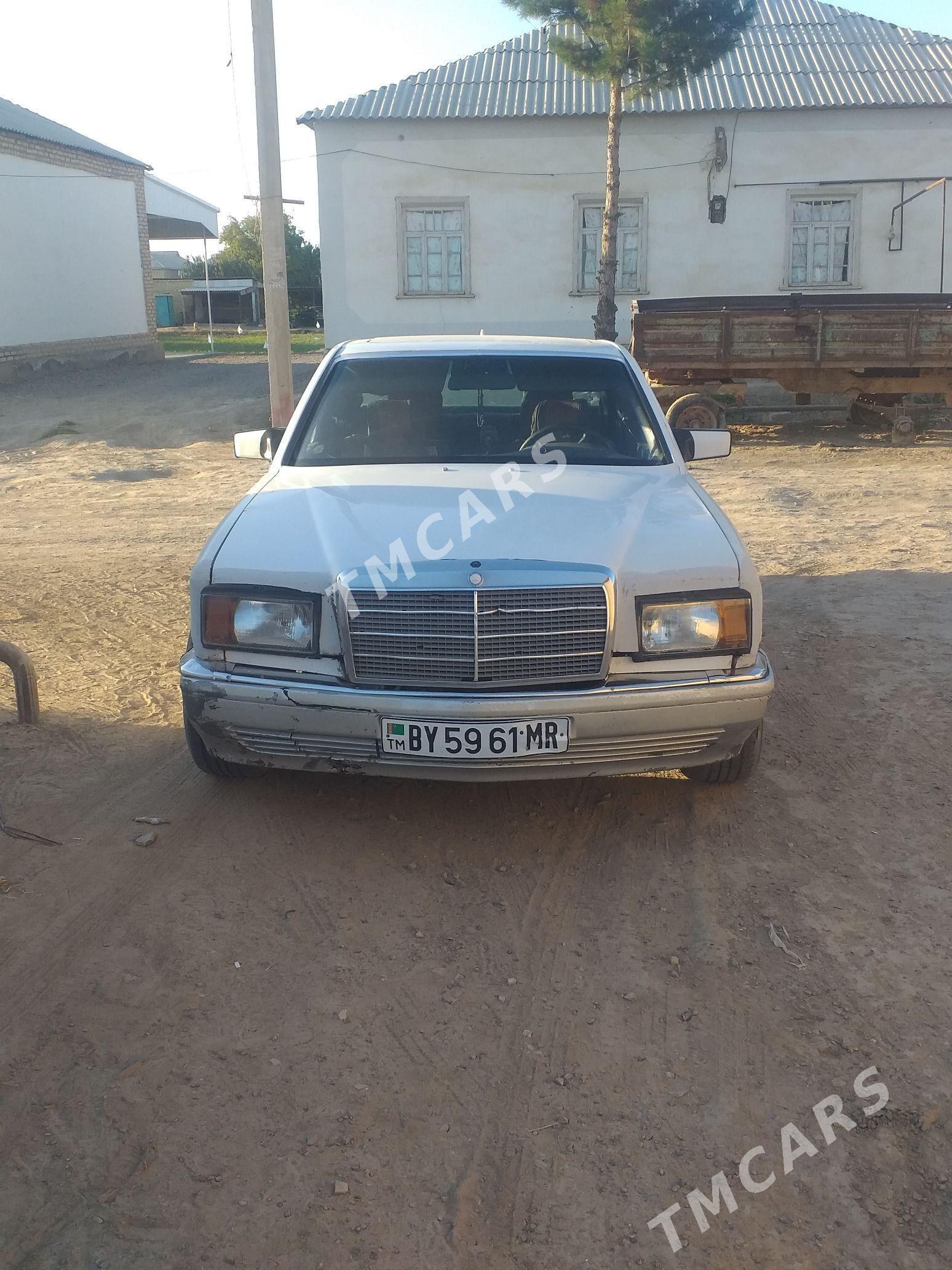 Mercedes-Benz 300E 1985 - 20 000 TMT - Сакарчага - img 5