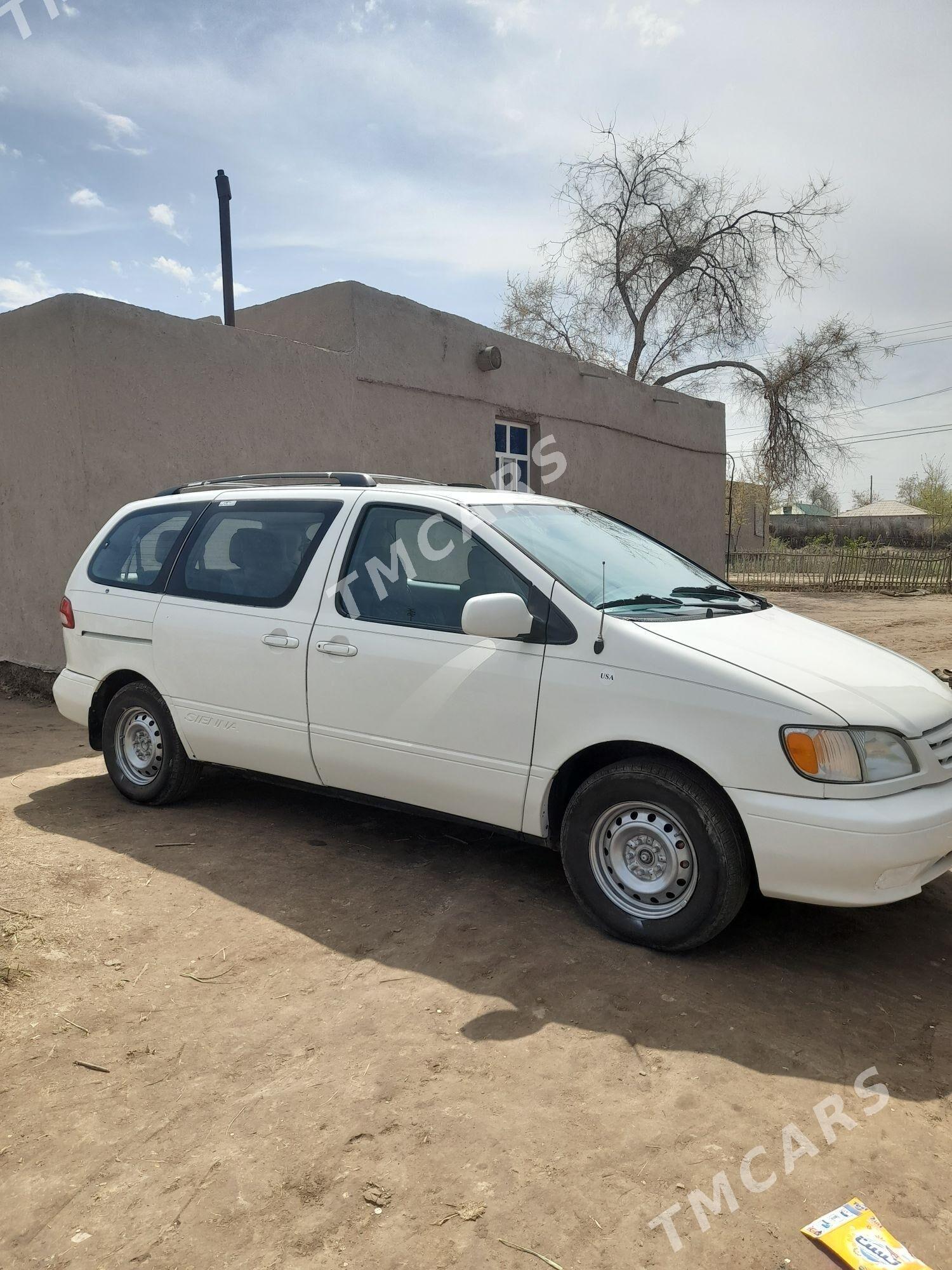 Toyota Sienna 2001 - 145 000 TMT - етр. Туркменбаши - img 3