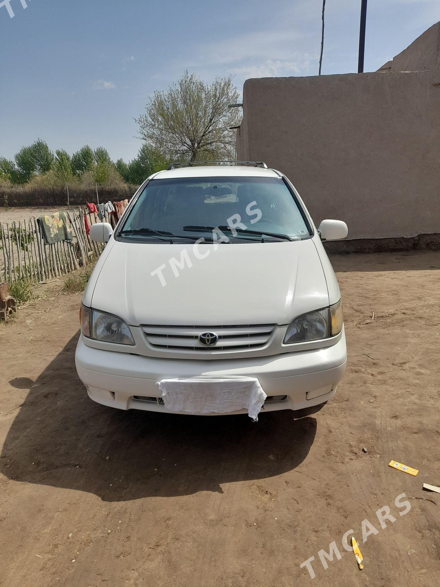 Toyota Sienna 2001 - 145 000 TMT - етр. Туркменбаши - img 4