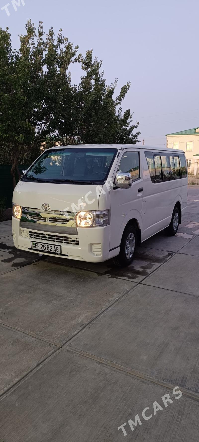 Toyota Hiace 2005 - 255 000 TMT - Бузмеин - img 5