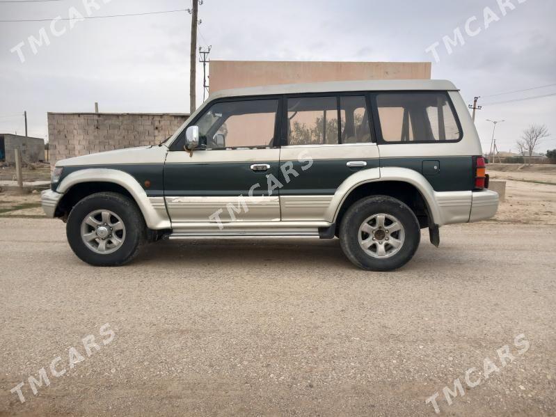 Mitsubishi Pajero 1993 - 30 000 TMT - Этрек - img 1