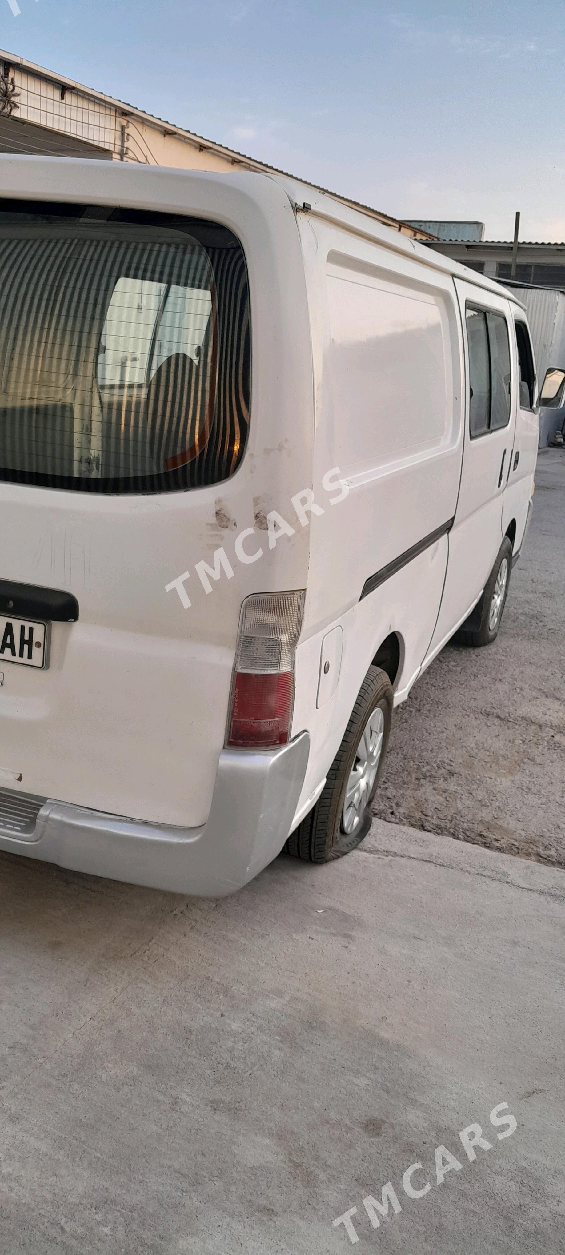 Nissan Urvan 2004 - 140 000 TMT - Ak bugdaý etraby - img 2