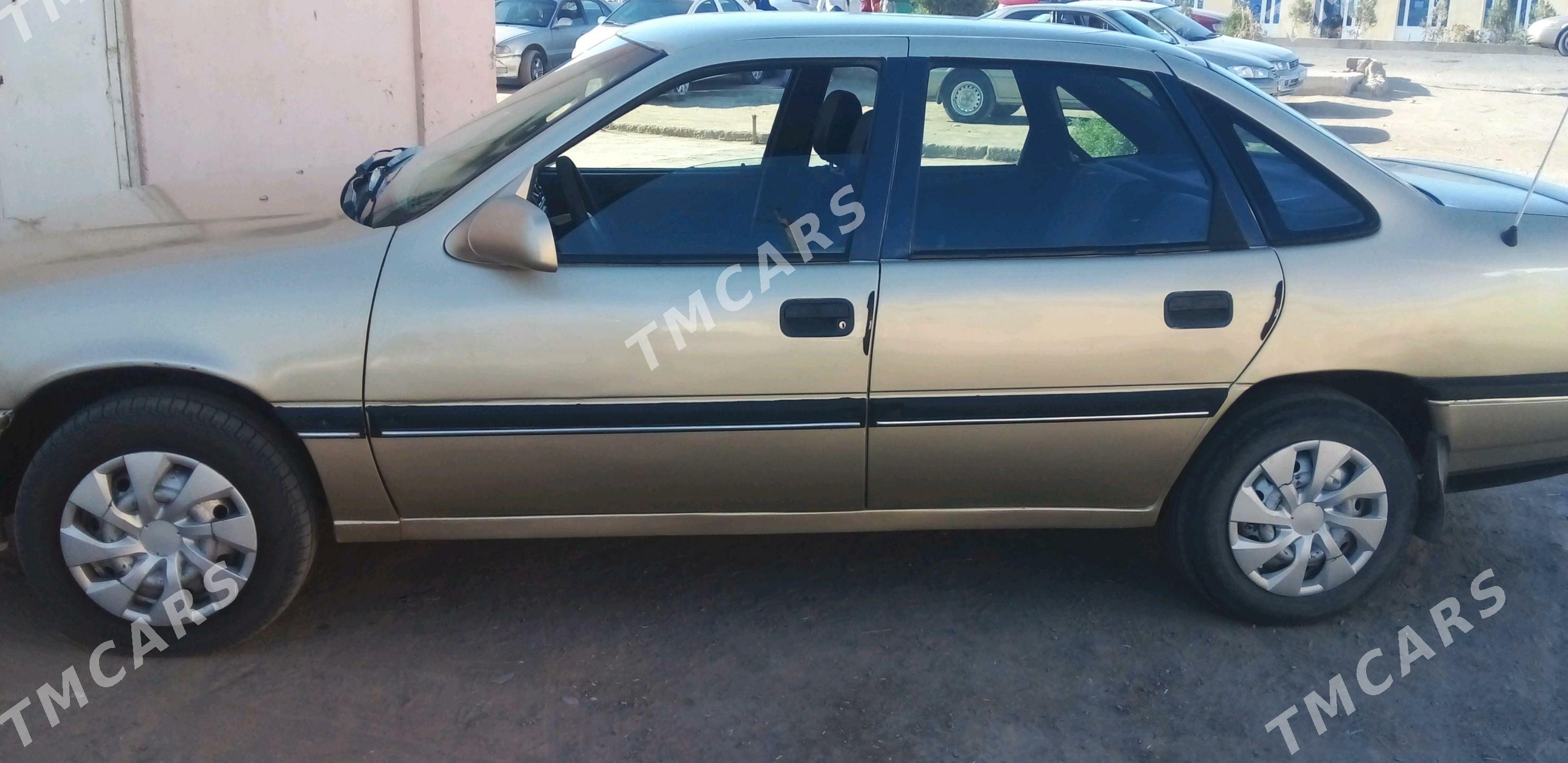 Opel Vectra 1992 - 32 000 TMT - Гурбансолтан Едже - img 2