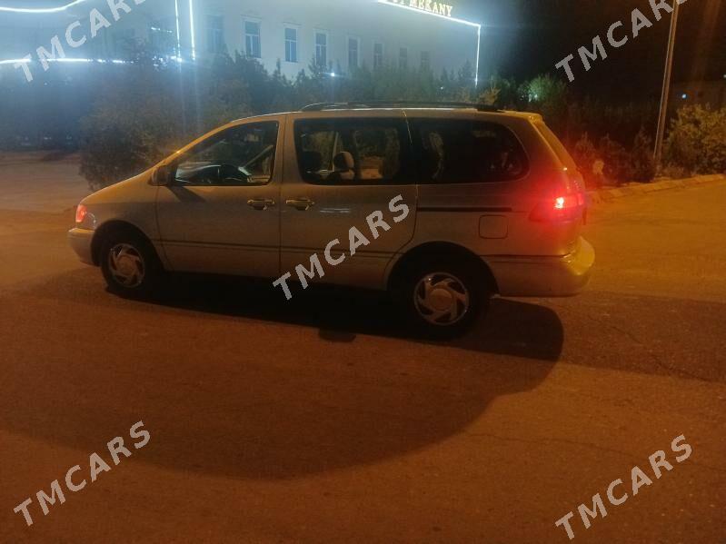 Toyota Sienna 2002 - 145 000 TMT - Дашогуз - img 4