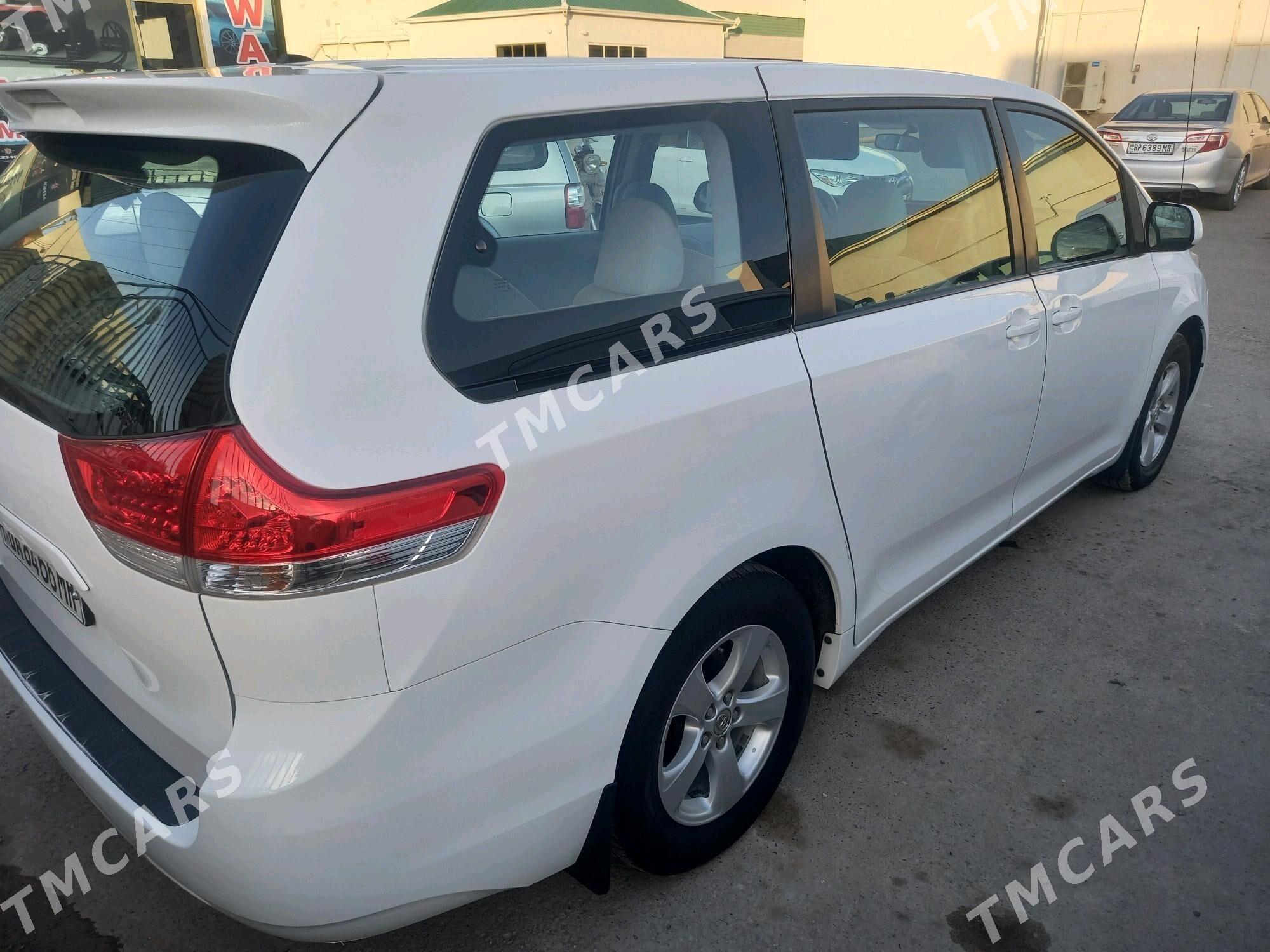Toyota Sienna 2010 - 310 000 TMT - Мары - img 4