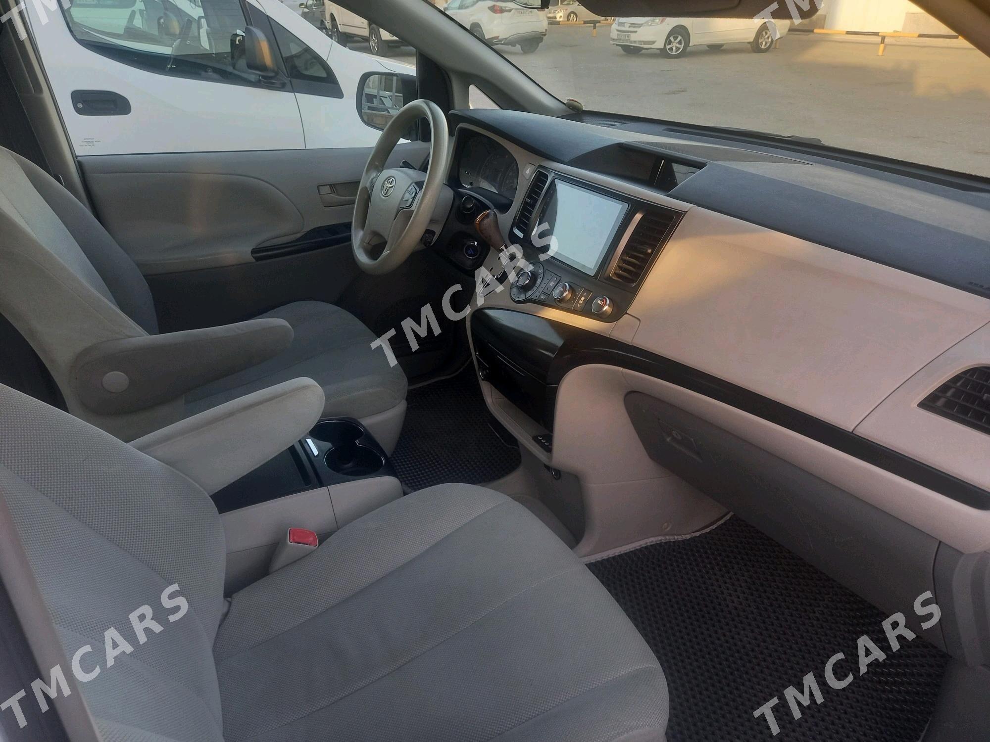 Toyota Sienna 2010 - 310 000 TMT - Мары - img 7