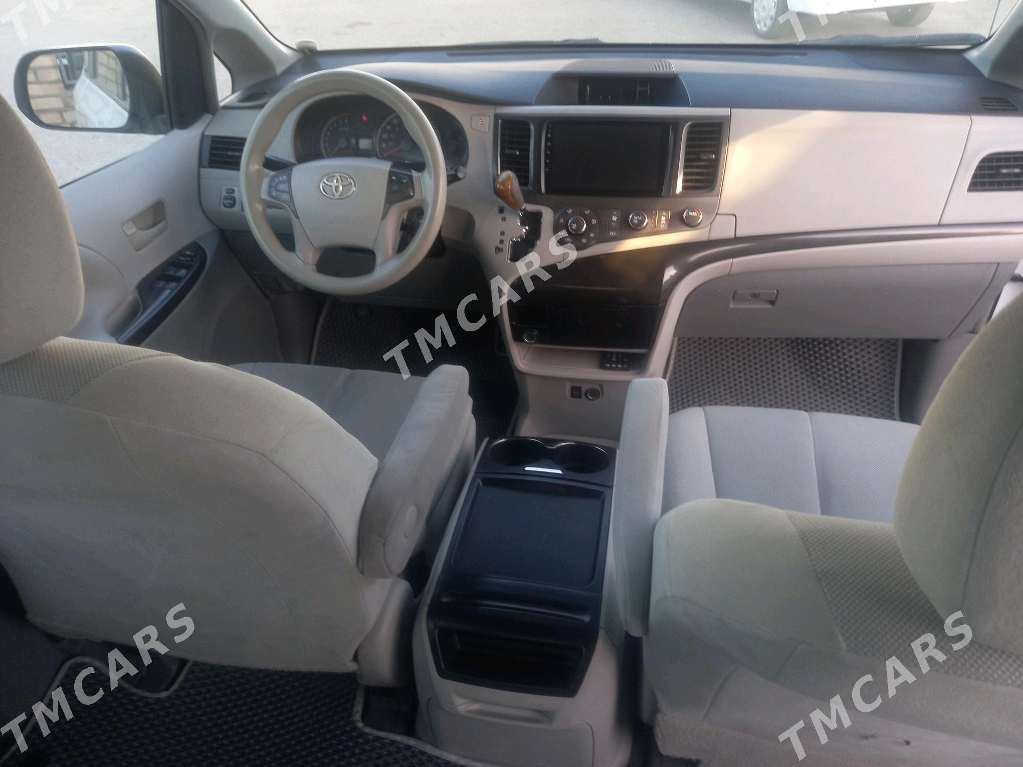 Toyota Sienna 2010 - 310 000 TMT - Мары - img 6