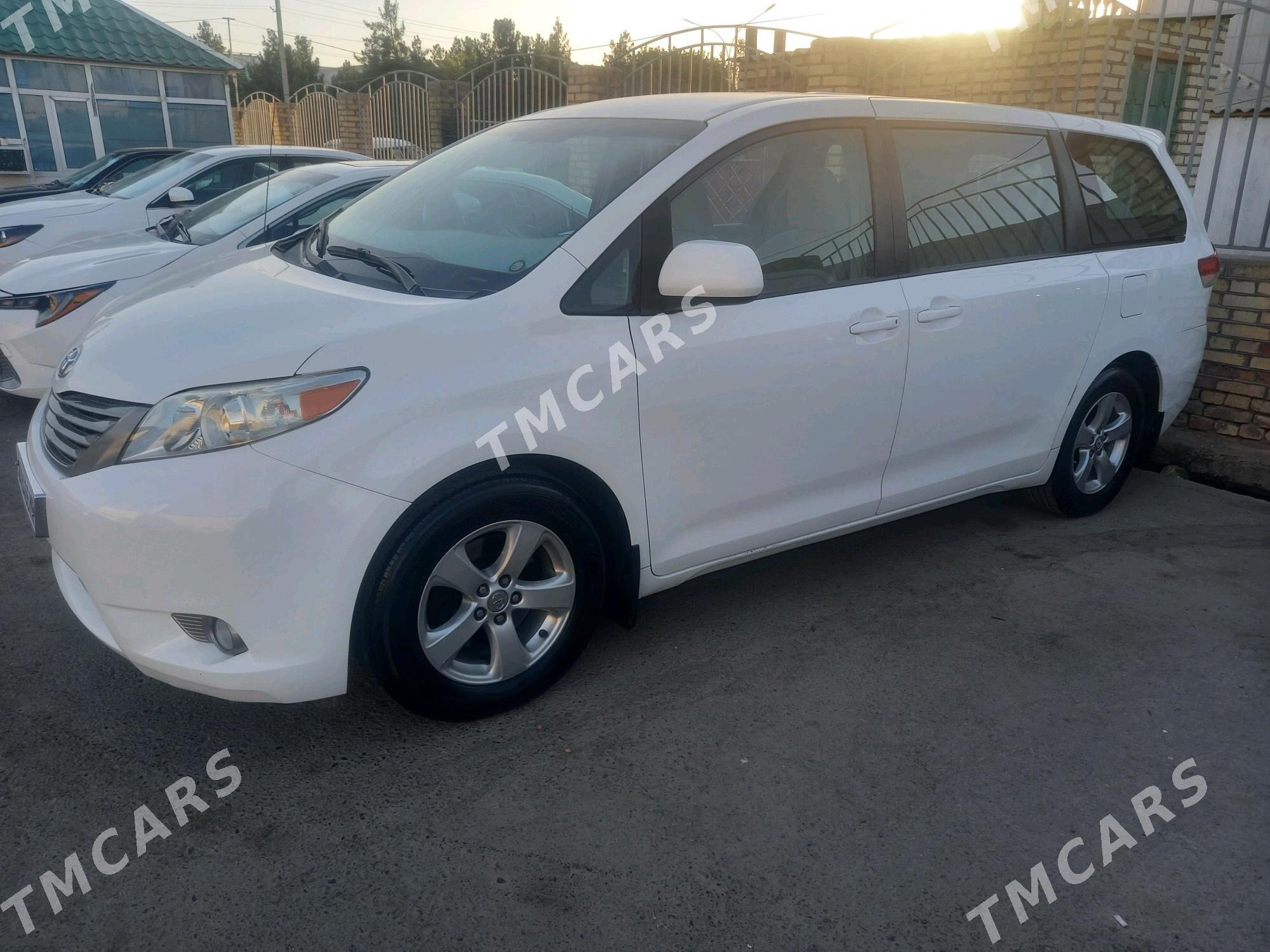 Toyota Sienna 2010 - 310 000 TMT - Мары - img 2