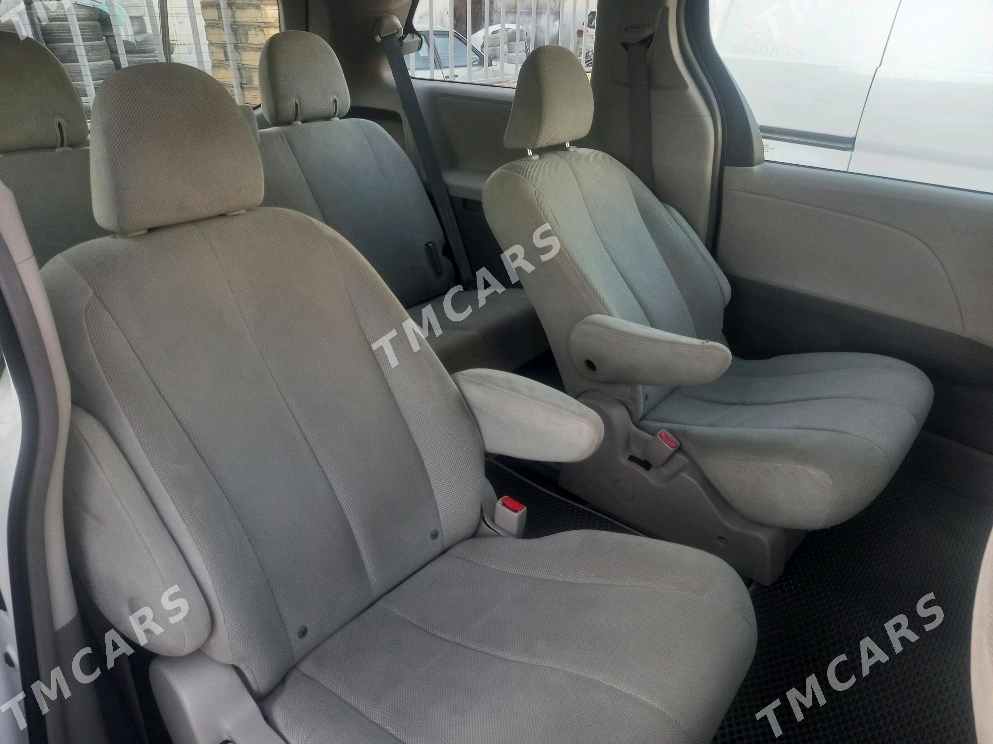 Toyota Sienna 2010 - 310 000 TMT - Мары - img 8