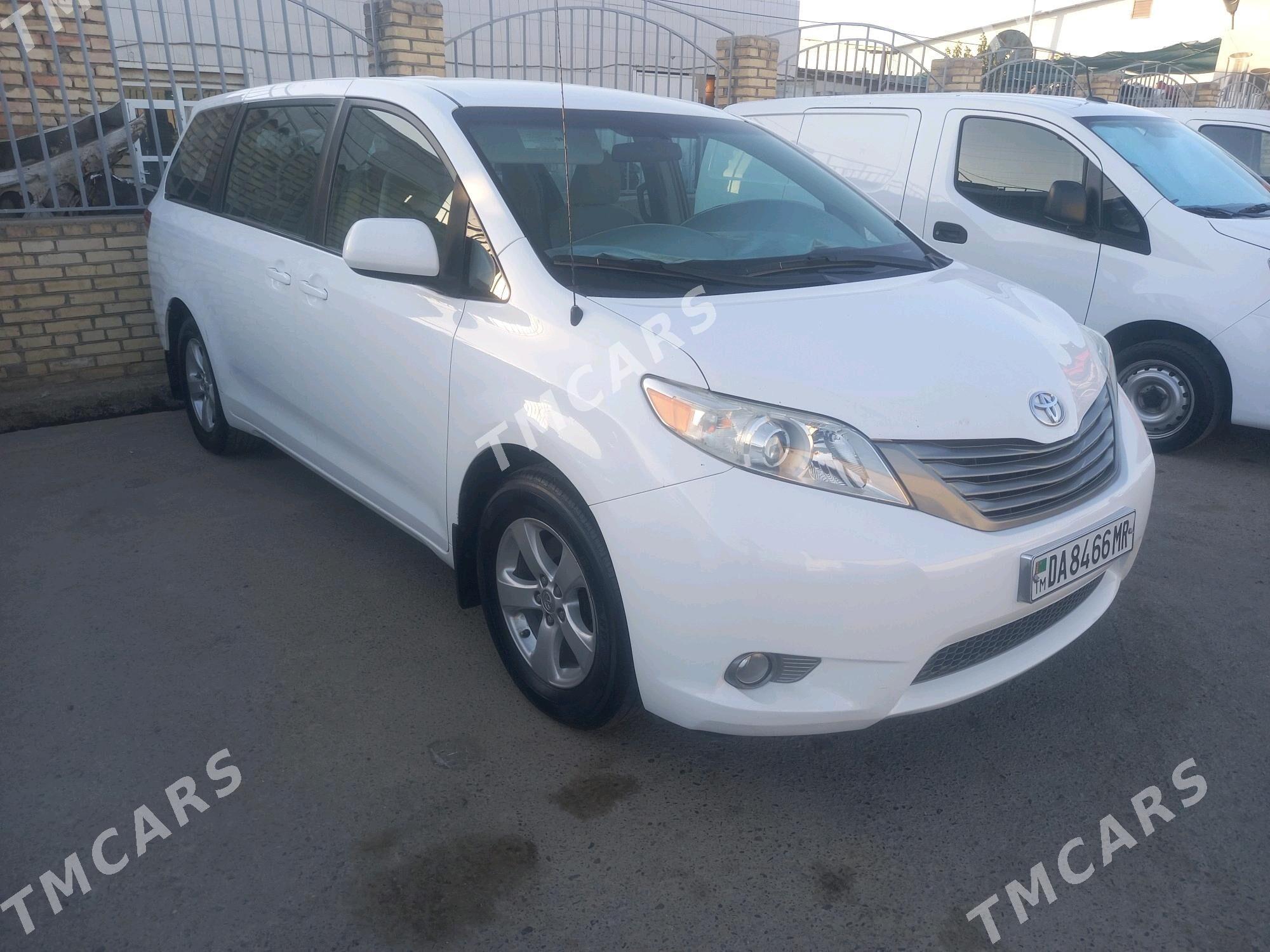 Toyota Sienna 2010 - 310 000 TMT - Мары - img 3