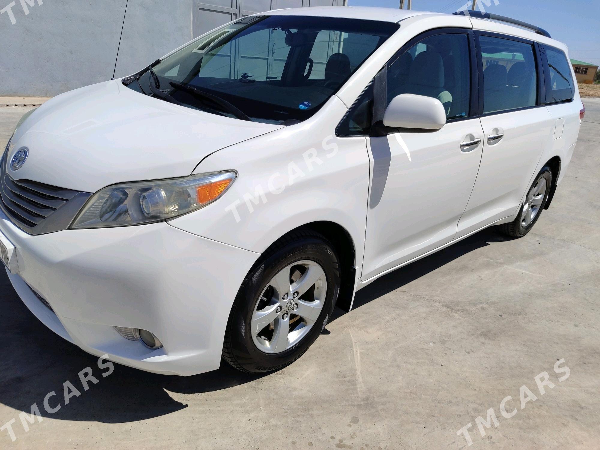 Toyota Sienna 2010 - 275 000 TMT - Мары - img 2
