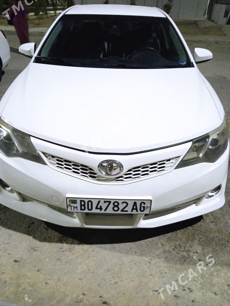 Toyota Camry 2014 - 235 000 TMT - Büzmeýin - img 2