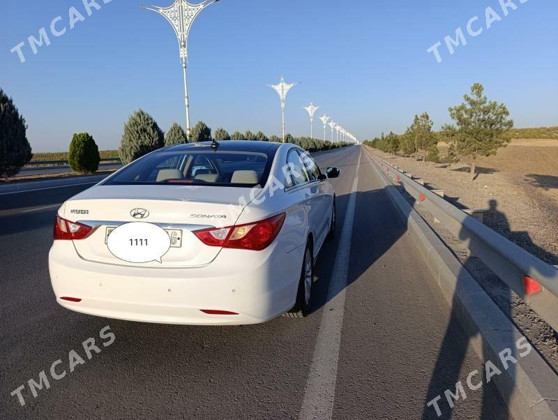 Hyundai Sonata 2012 - 165 000 TMT - Мир 2 - img 3