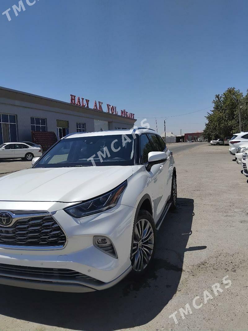 Toyota Highlander 2022 - 640 000 TMT - Мары - img 4