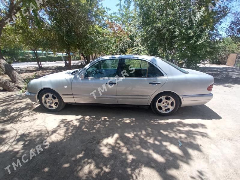 Mercedes-Benz E320 1996 - 65 000 TMT - Мары - img 3