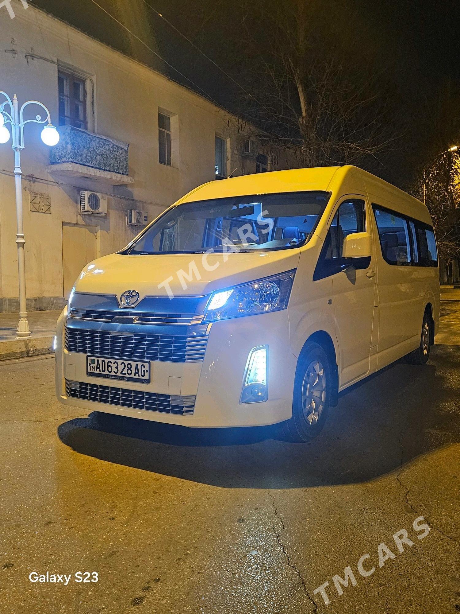 Toyota Hiace 2019 - 620 000 TMT - Бузмеин - img 2