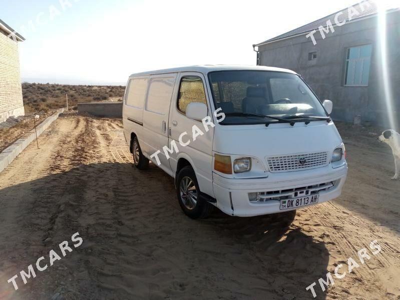 Toyota Hiace 2002 - 135 000 TMT - Мары - img 3