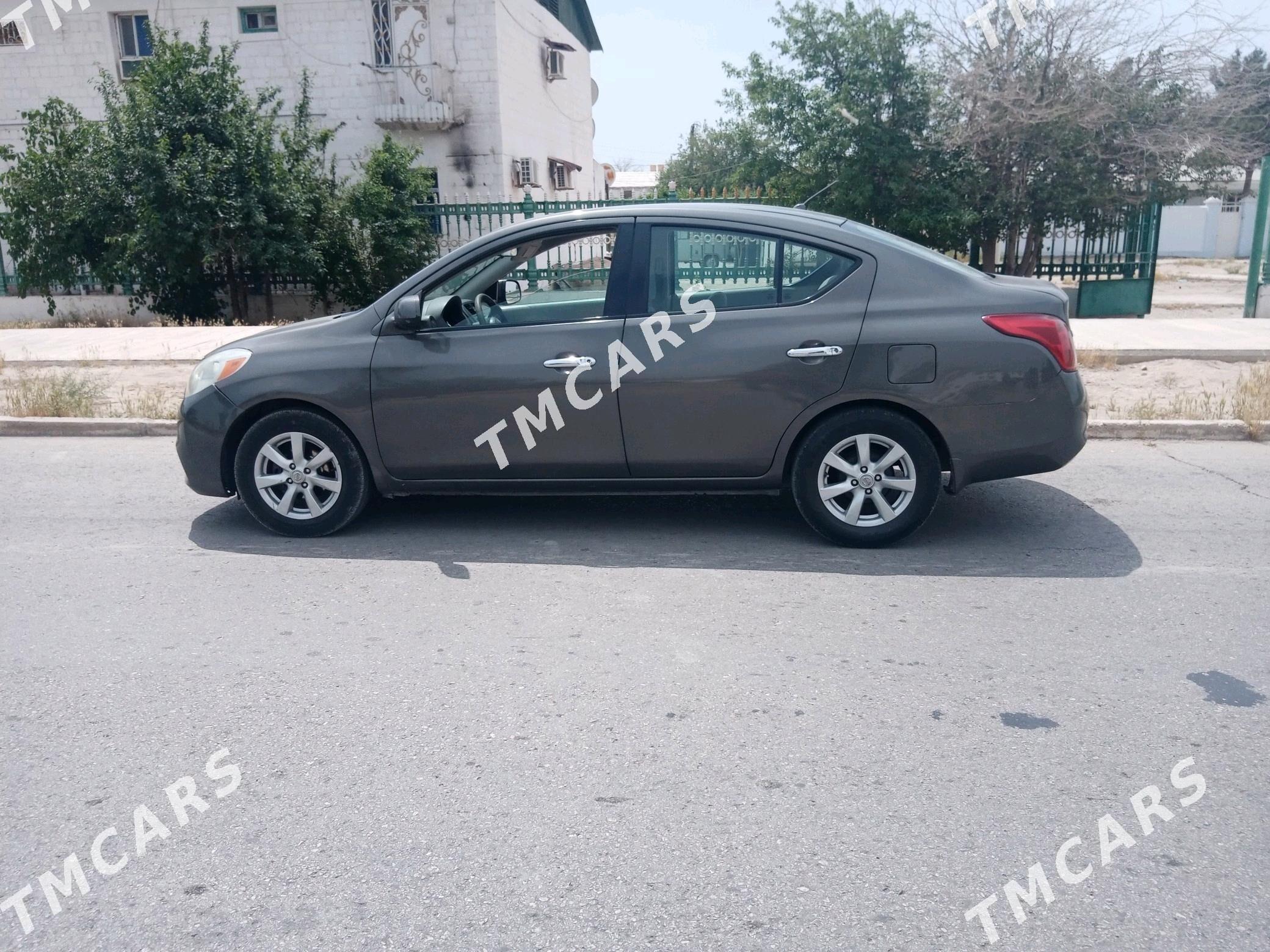 Nissan Versa 2011 - 90 000 TMT - Балканабат - img 3