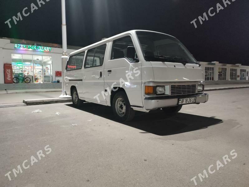 Nissan Urvan 1995 - 35 000 TMT - Kerki - img 4