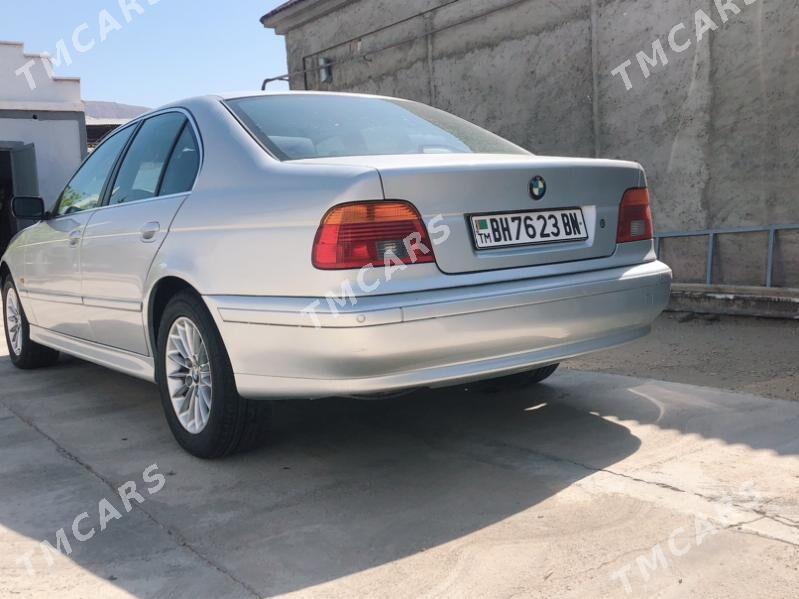 BMW E39 2002 - 112 000 TMT - Балканабат - img 3