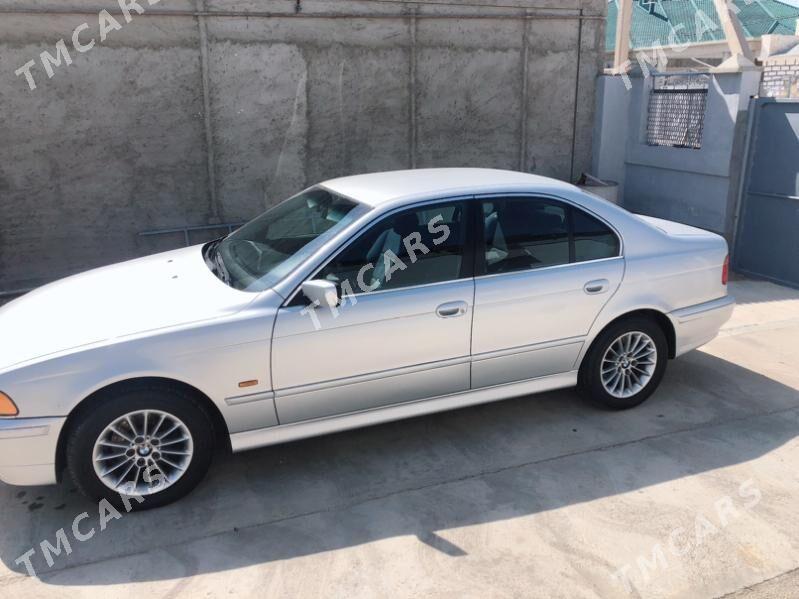BMW E39 2002 - 112 000 TMT - Балканабат - img 4