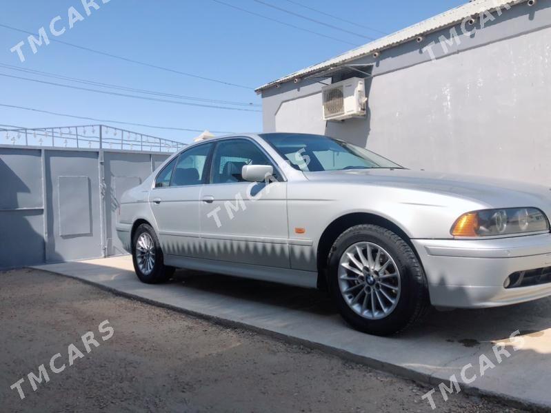 BMW E39 2002 - 112 000 TMT - Балканабат - img 5